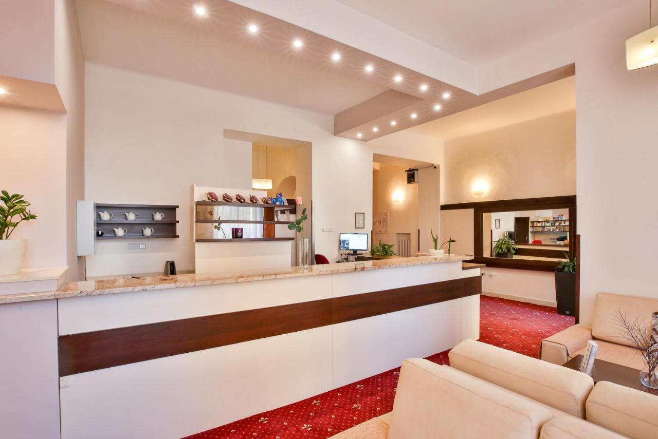 Hotel Tábor Kültér fotó