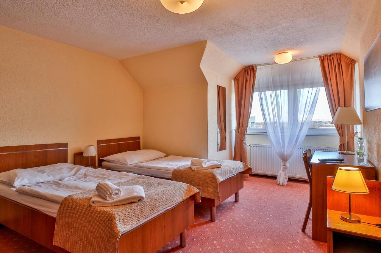 Hotel Tábor Kültér fotó