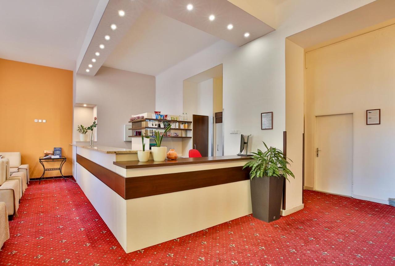 Hotel Tábor Kültér fotó