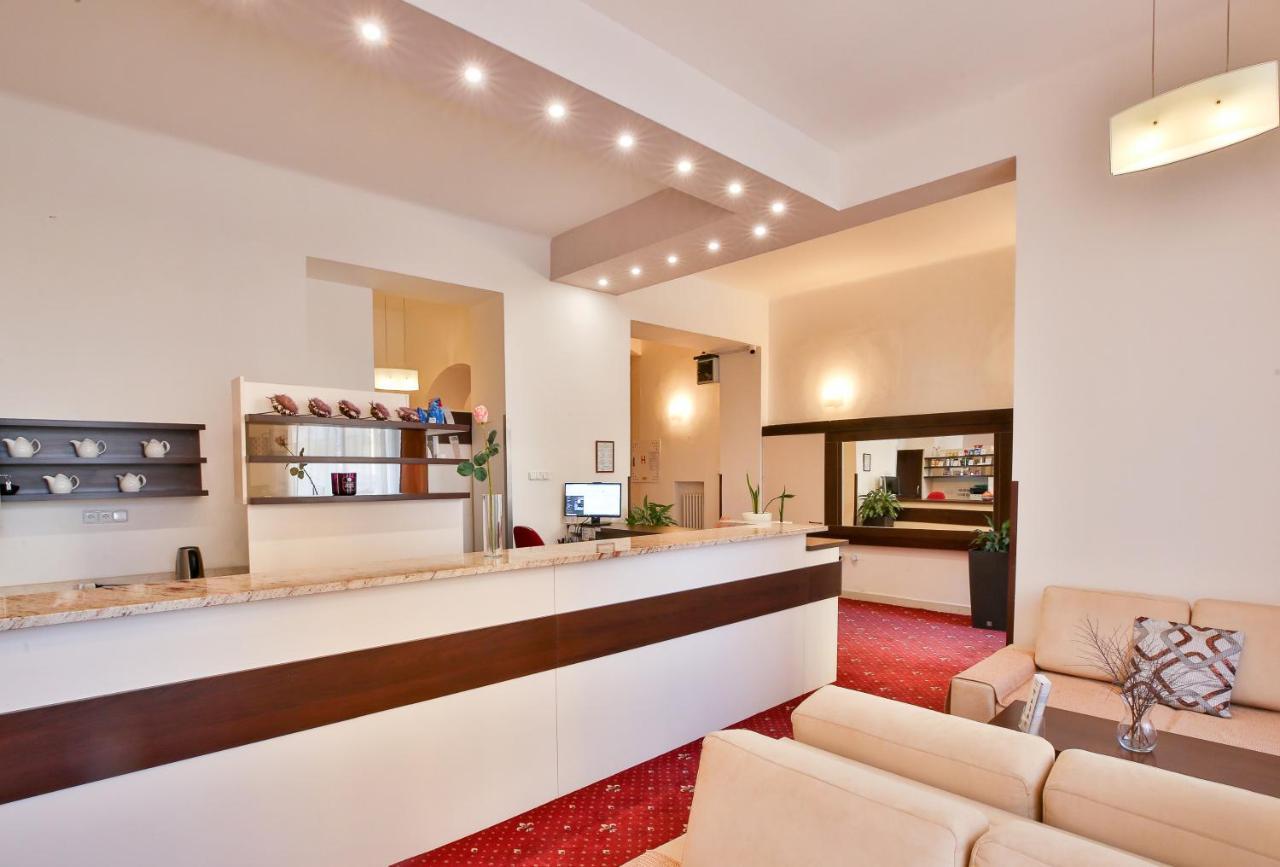Hotel Tábor Kültér fotó