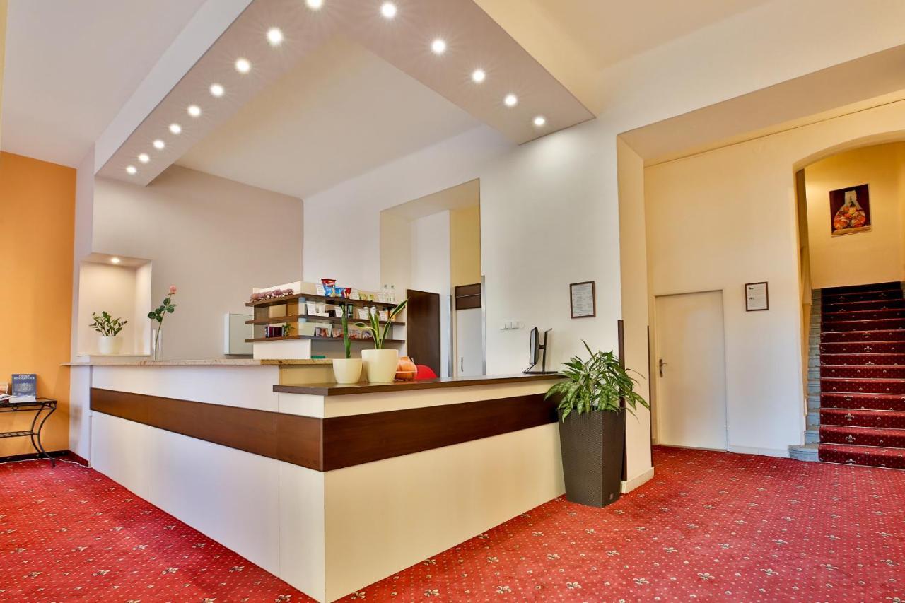 Hotel Tábor Kültér fotó